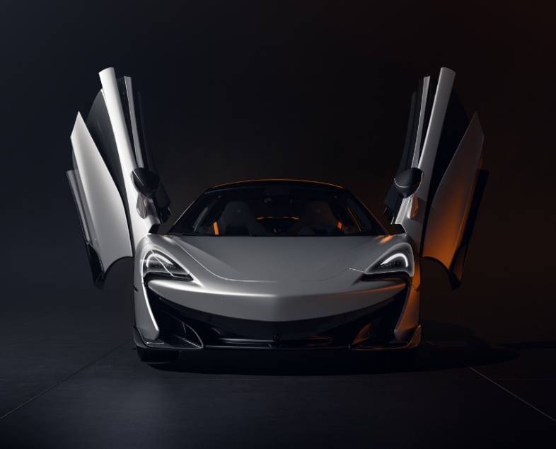 An image of a luxury car to promote CYD Film's cosmo black film 03
